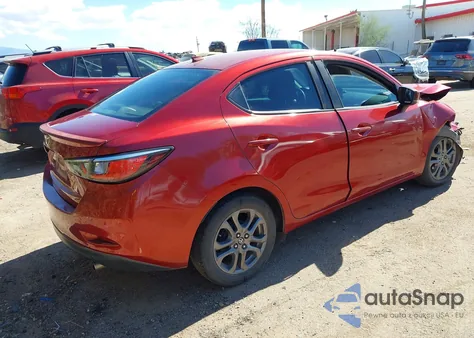 2019 Toyota Yaris Le z USA, uszkodzony, nr VIN 3MYDLBYV3KY521373